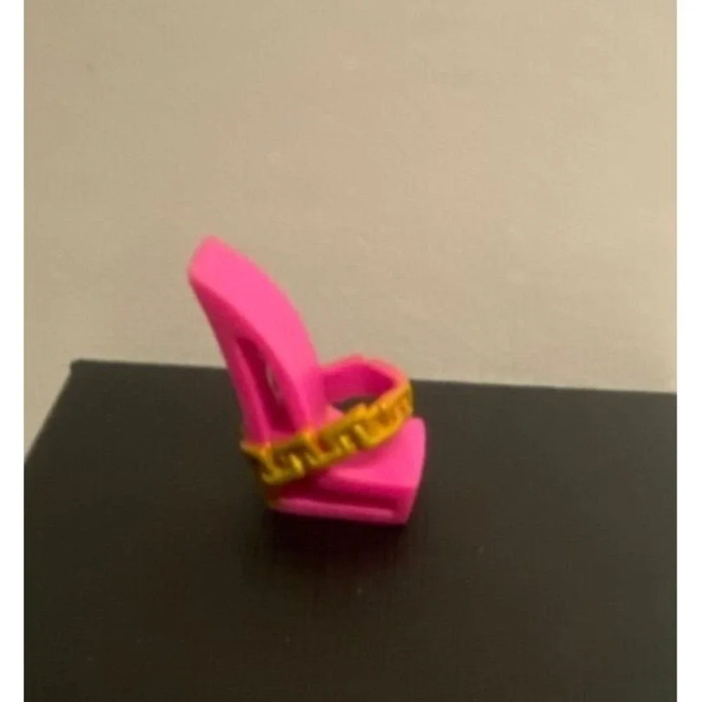 Right Shoe Sandal replacement For Clawdeen Wolf Gloom Beach Monster High Doll .